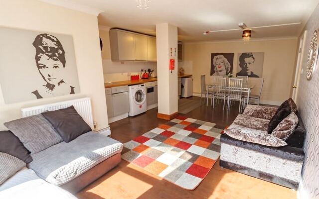 Liverpool City Prestige Appt Sleeps 8