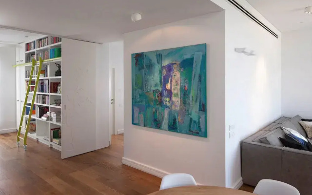 Inspiring Rabin Square Penthouse Museum