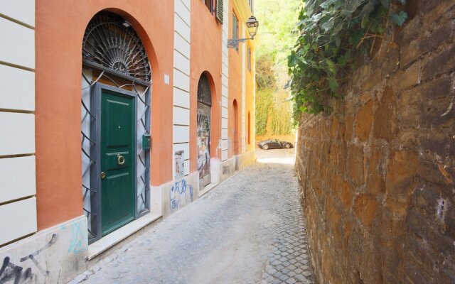 Quiet and Cozy Trastevere Hideaway