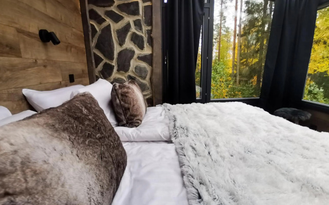 Glass Igloos by the water - Lasisviitit