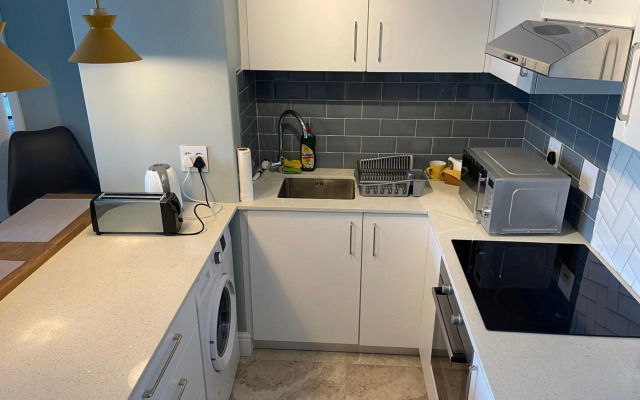 CJ’s OceanCityView Modern Secure 1 bed apartment