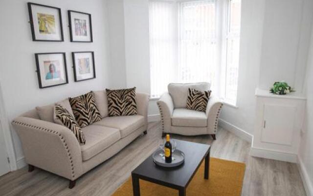 Sybil Townhouse Anfield Sleeps 15