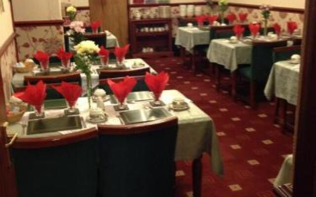 Lyndhurst Hotel
