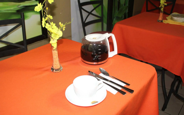 Hotel Bamboo Aeropuerto