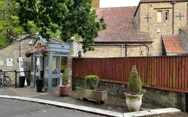 Beautiful 2BD Flat Outstanding Views Near Bath