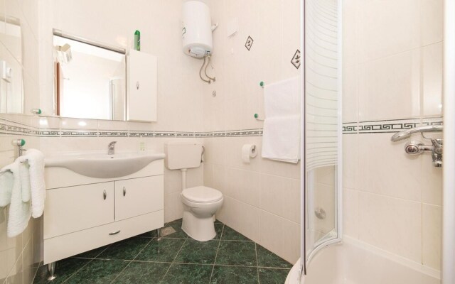 Beautiful Home in Vinisce With Wifi and 2 Bedrooms
