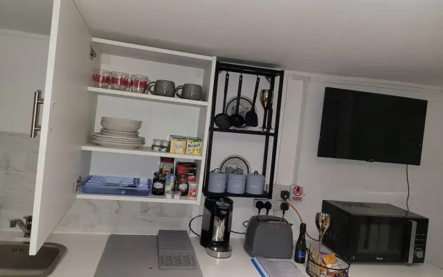 Hidden Treasure- 2 Beds Sleeps 3 Gillingham