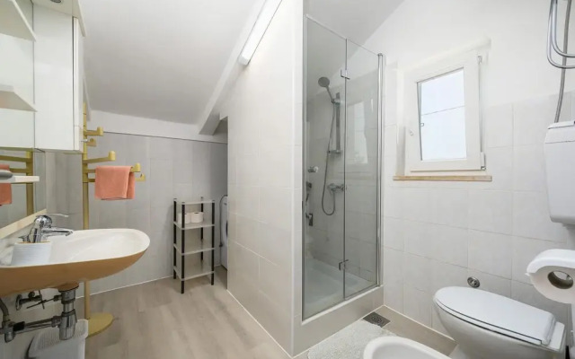 Awesome Home in Tar With Wifi and 3 Bedrooms