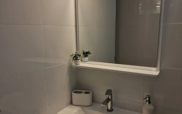 2 Bed parking gated modern
