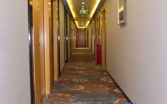 Guangzhou Longjin Hotel (Ximenkou Subway Station, Shangxiajiu Pedestrian Street)