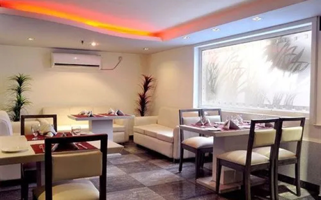 Hotel Om International