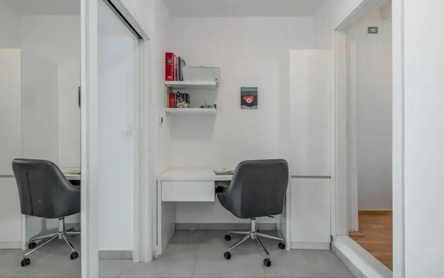 Modern 90 m2 apt With Balcony w the sea View