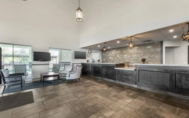 Best Western Plus Revere Inn & Suites