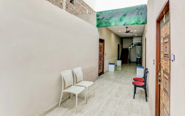 OYO 83505 The Miraj / Hr10 Hotel