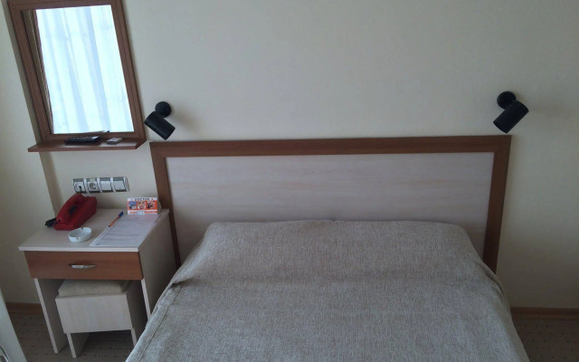 Saturn Hotel