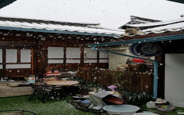 Eoot Hanok Guesthouse