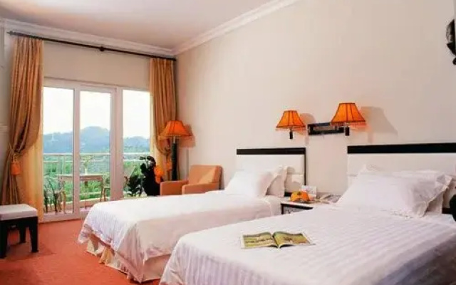 Huizhou Tangquan Golf Club - 4 Nights, Guangdong Province, China