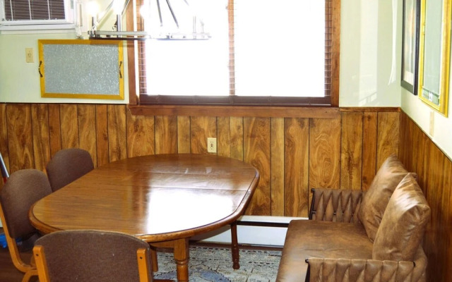 Gather Here 9br, 5BA Group