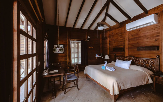 Petit Lafitte Hotel