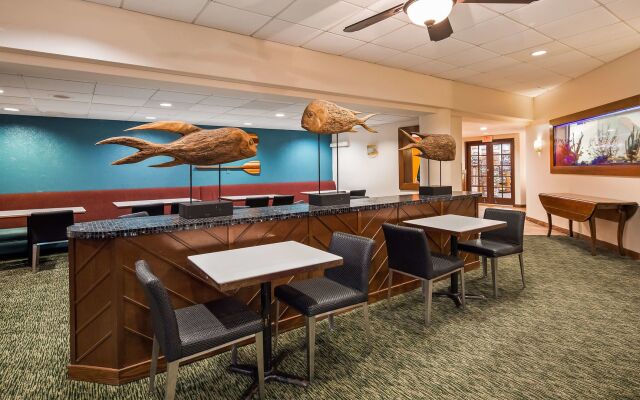 Airport Honolulu Hotel, Trademark Collection by Wyndham