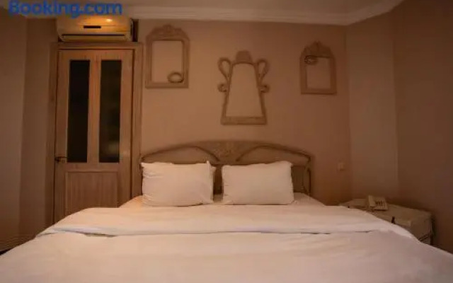 Piazza Boutique Hotel