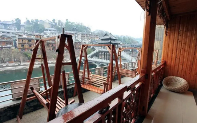 Yijian River View Guesthouse