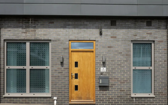 Queens Lodge 1-bed Apartment in Redhill