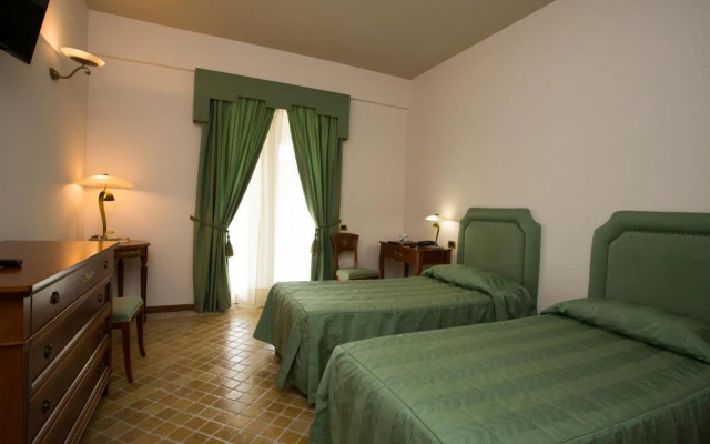 Hotel Tritone