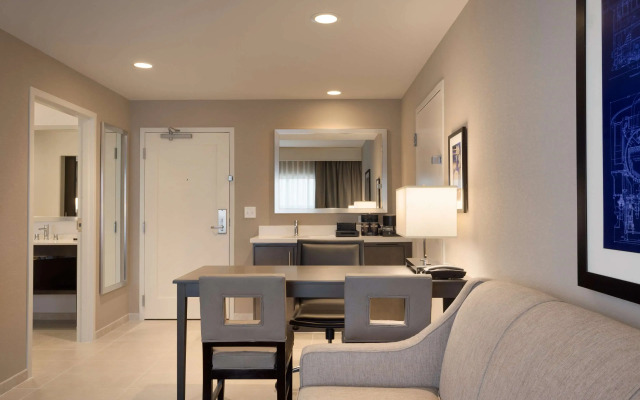 Embassy Suites by Hilton Kansas City Olathe