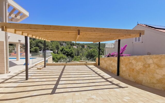 Beachfront villa Senses for 12 in Milna