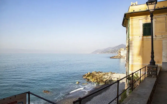 Il Mare di Camogli da un oblò