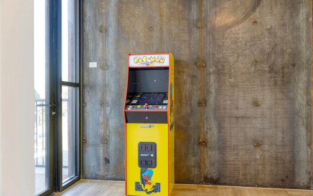 The Carter 401 by Avantstay 4BR Balcony