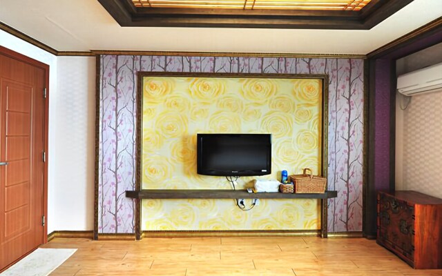 Yeosu Hyangilam Heukjip Pension