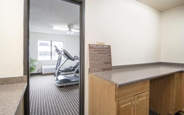 OYO Townhouse Houston Airport North