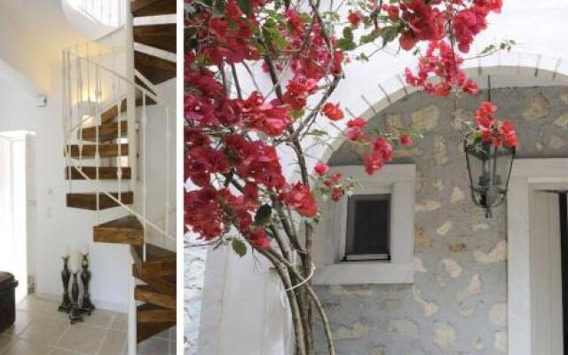 Elina House