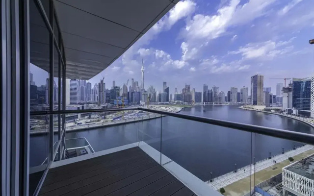 Spectacular Duplex Apt w Canal Views