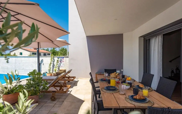 Villa Leonardo Vr Naveri