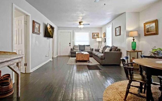 Cozy House Near Plaza District