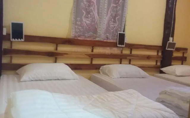 Arunrat GuestHouse - Hostel