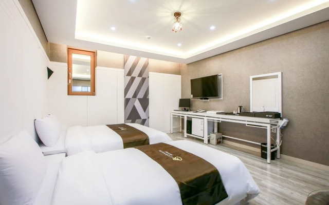 CYGNUS Hotel