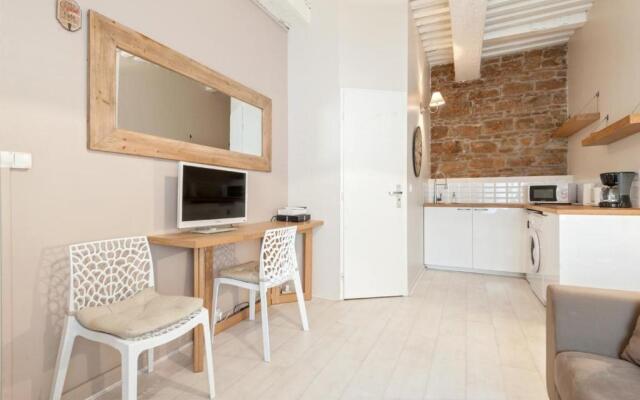 Charming Studio for 2 near the Metro by GuestReady