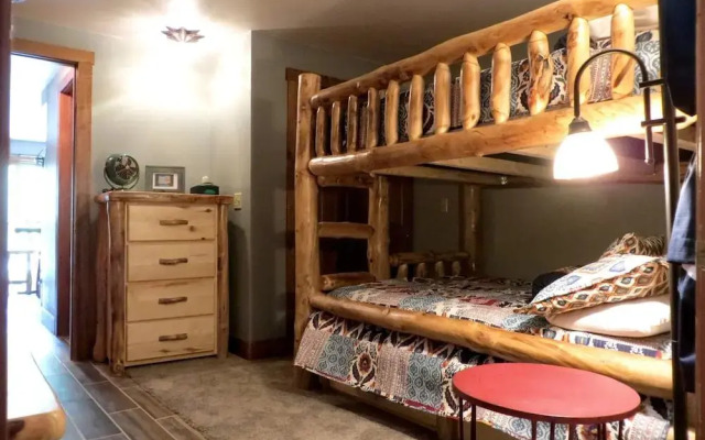 Three Seasons Hotel Suites by Crested Butte Lodging