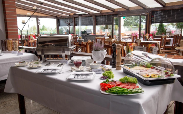 COLUMBUS Ustka - Limanowskiego 1