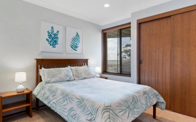 Big Family Home with Big Backyard and Big Views of Jervis Bay – Guest Rooms – Vincentia