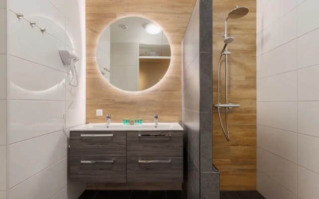 Nice Hotel Room Only 1 km From Volendam Centre