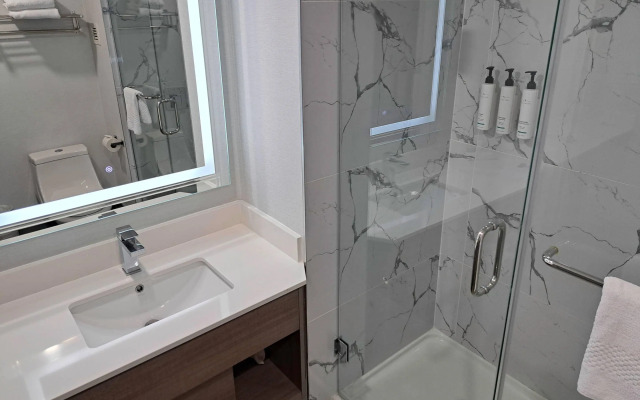 Comfort Hotel Vancouver Airport