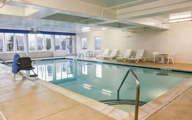 Comfort Suites Airport