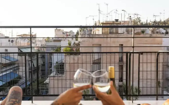Elliot Neapoli, Athens