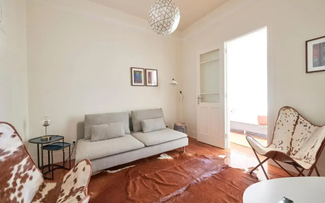 Quiet and Central 2BR APT, By TimeCooler