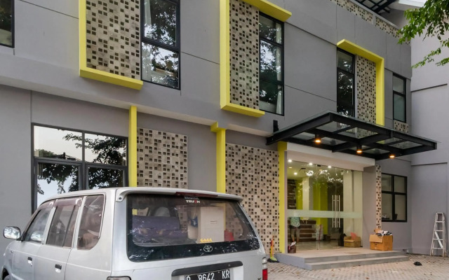 RedDoorz Plus near Senayan City